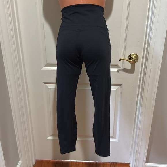 FABLETICS Oasis PureLuxe High-Waisted Legging 7/8 Black S Small $50 EUC - Picture 8 of 12